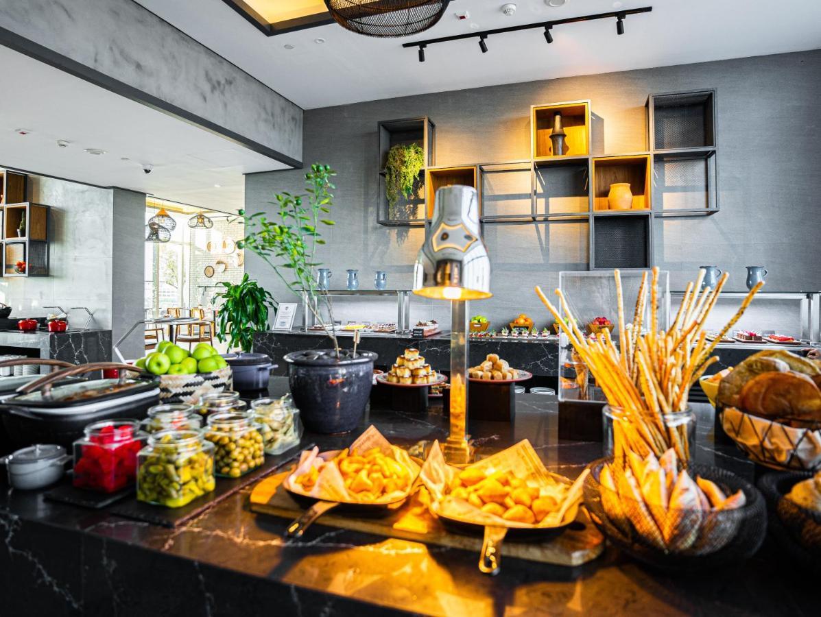 होटल Movenpick Jumeirah Village Triangle 5*