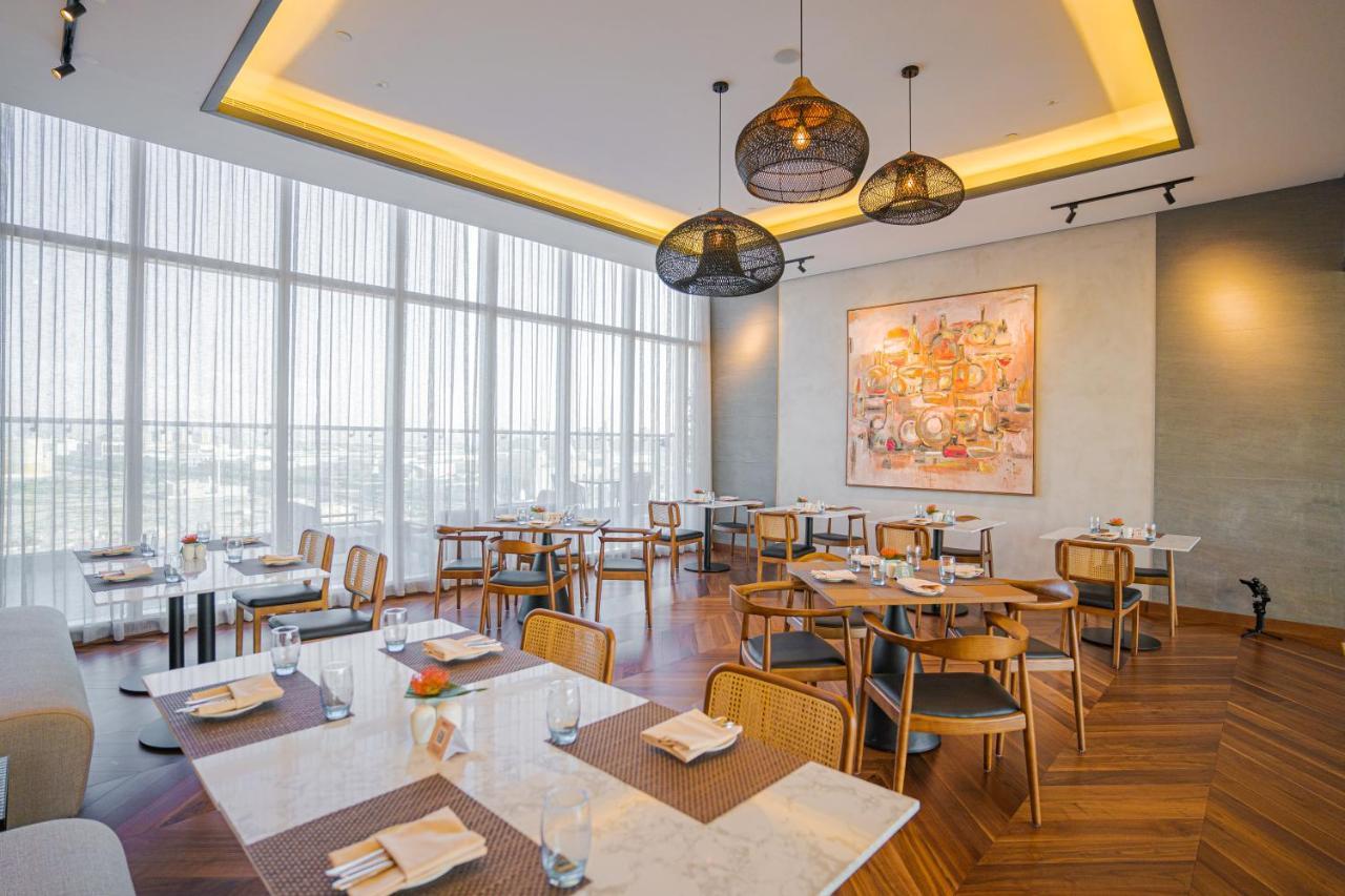 होटल Movenpick Jumeirah Village Triangle