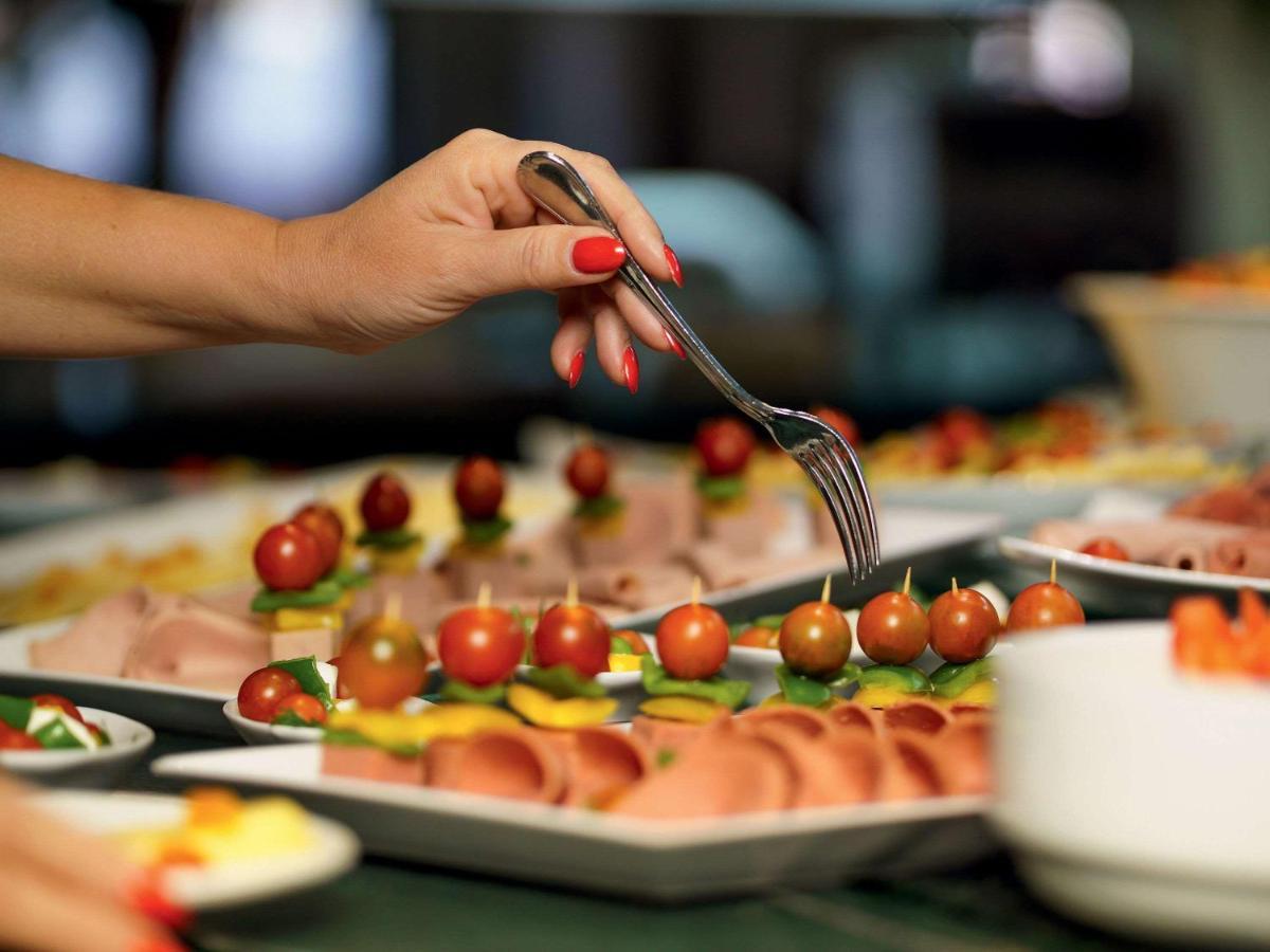 होटल Movenpick Jumeirah Village Triangle 5*